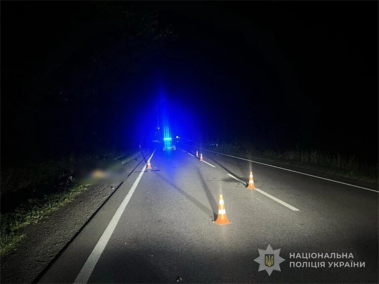 На Волині мотоцикліст збив пішохода, постраждалий загинув
