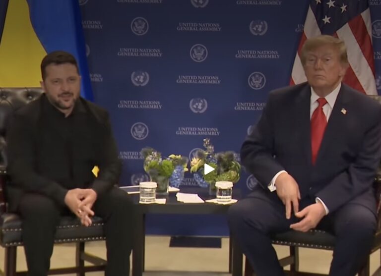 Трамп показав жест двома пальцями після зустрічі із Зеленським: що означає його загадковий символ