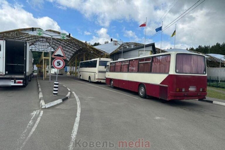 Українців з ізраїльськими паспортами оштрафували на кордоні в "Ягодині"