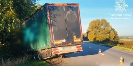 Водій фури на Волині покараний за виліт з дороги у кювет