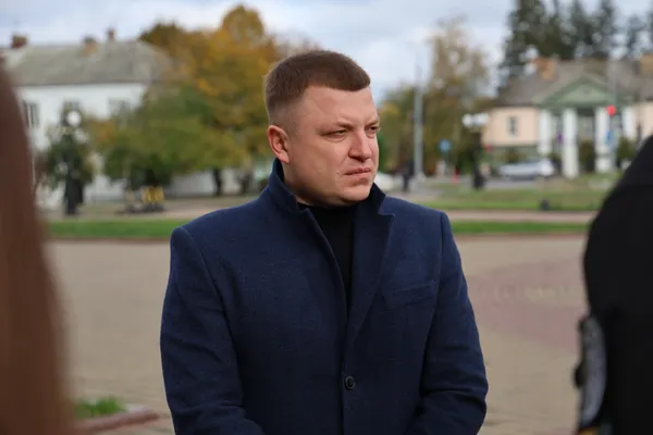 На Волині ветеран отримав грант і придбав два авто для навчання водіїв (фото)