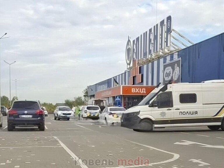 Чоловік із сокирою атакував покупців в Епіцентрі Ковеля: троє людей травмовані