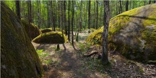 Камінне село: містичний український Стоунхендж, де люди стали валунами, а Бог залишив слід стопи