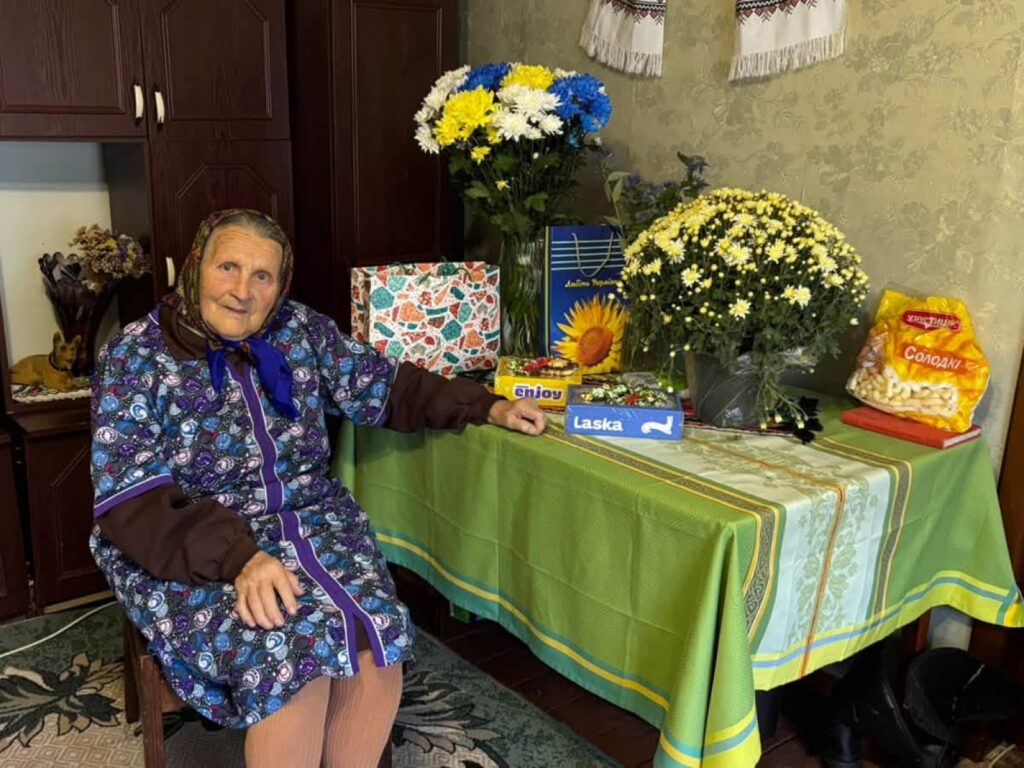 Лучанка-ювілярка відсвяткувала 95-річчя в оточенні однодумців-волонтерів