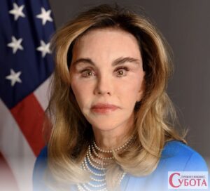Нова посла Трампа шокувала мережу: 78-річна Барбера Торнхілл з "обличчям Мар-а-Лаго" стала зіркою соцмереж