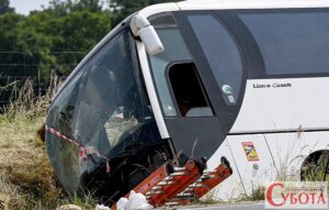 В Іспанії автобус зірвався у 20-метровий яр біля Барселони, 87 людей постраждали, семеро у важкому стані